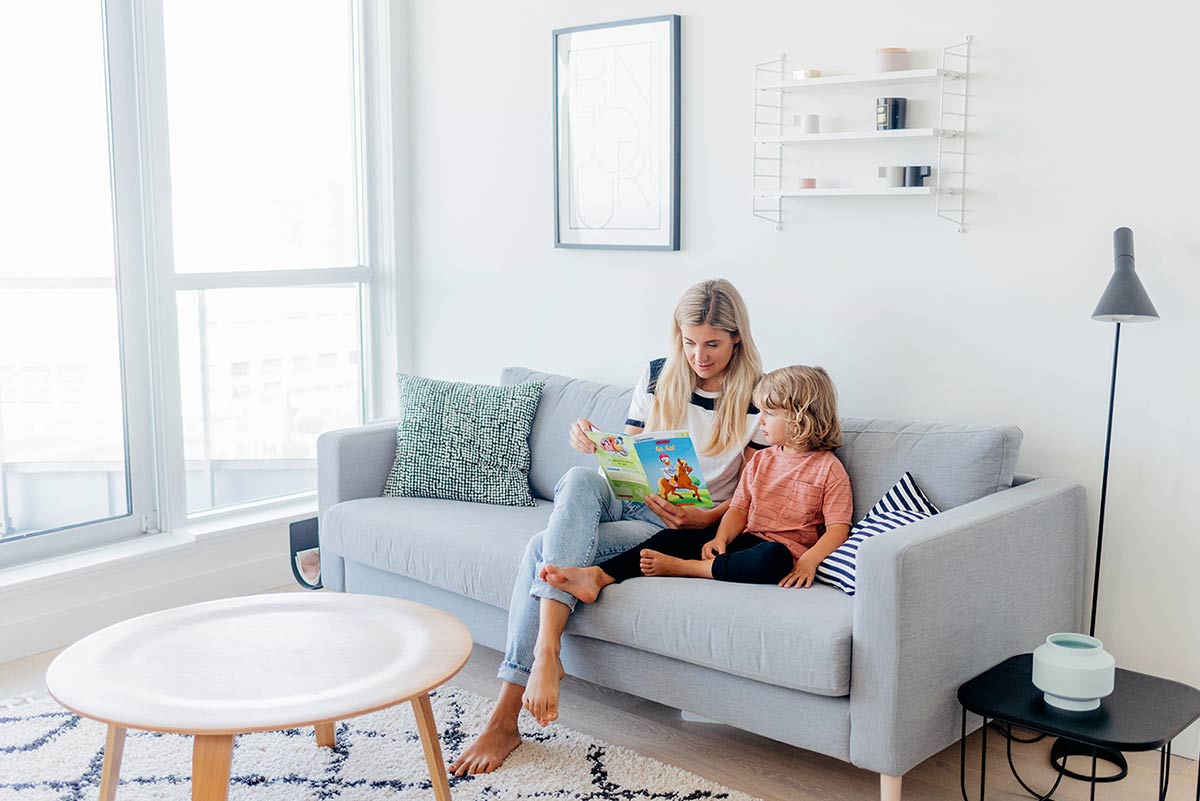 Is the steam cleaner really easy to use? Can it be cleaned with clean water?